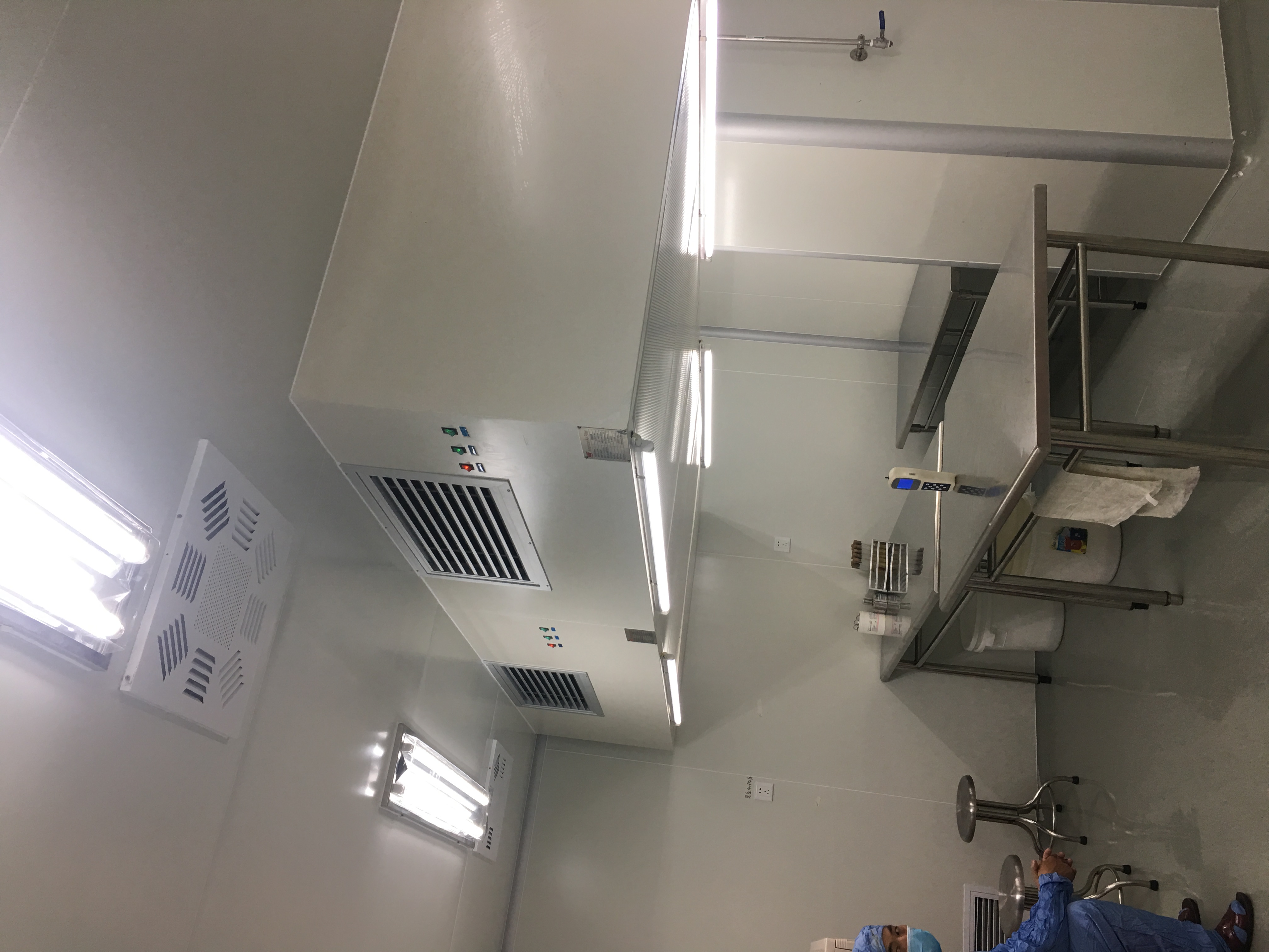 4.8 Vertical Flow Ultra Clean Workbench