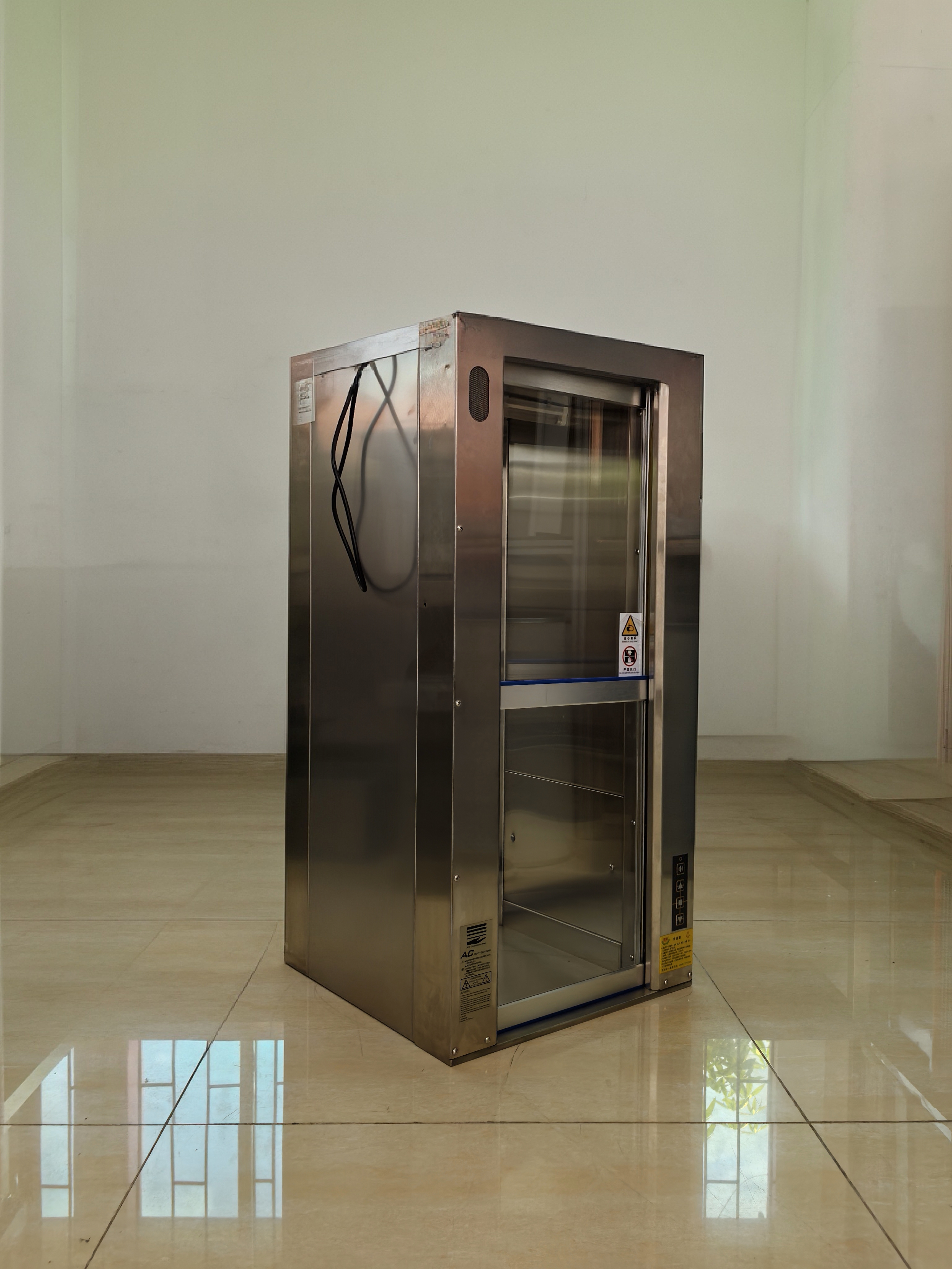 4.4 Built-in Pass Box