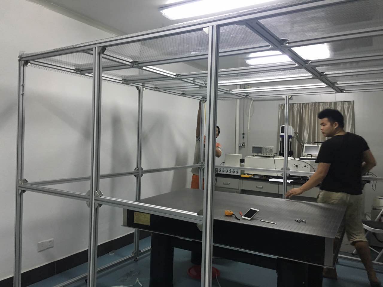 4.13 Clean Booth